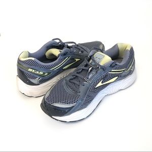 Brooks woman’s dyad 7 Sz 10 medium B running shoes